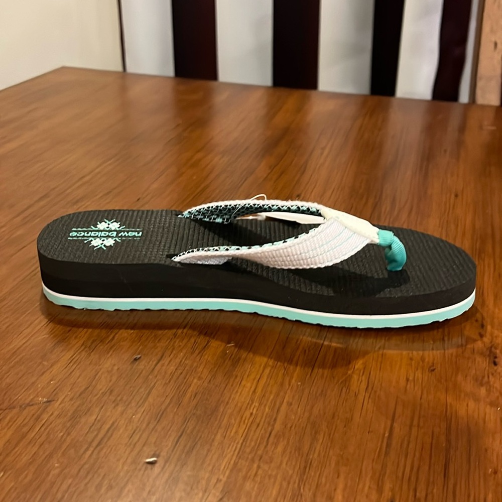 New Balance Madaket Thong Flip Flops Sandals new black green Women’s Size 7 - Picture 4 of 11